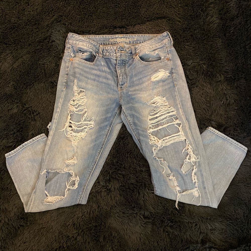 American Eagle Distressed Tomgirl Jeans
